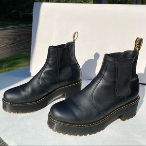 Dr. Martens Rometty Wyoming Leather Platform Chelsea Boots (Black Burnished WY)
